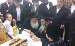 Alexander Rebbe Shlita With Harav y. Reuven Rubin in Adass Aish Kodesh